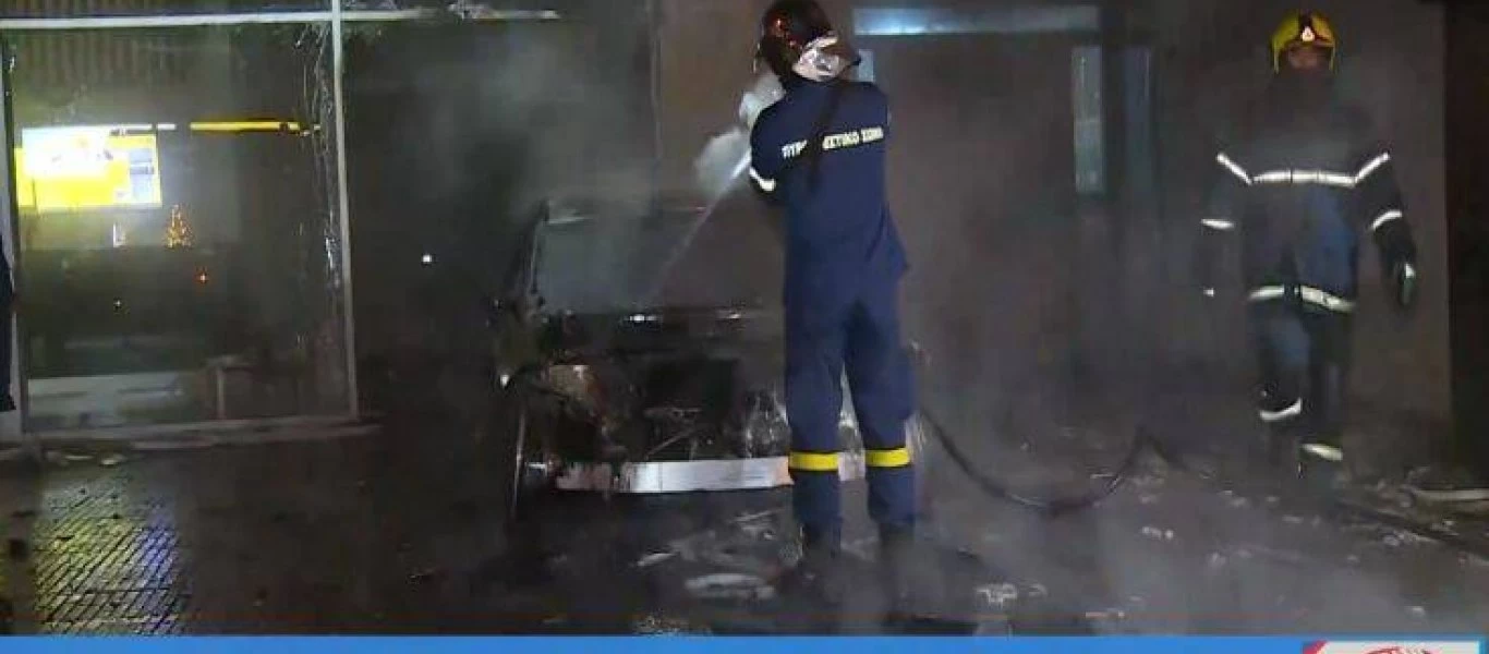 Φωτιά σε αυτοκίνητο στο Κουκάκι – Καταστράφηκε ολοσχερώς το όχημα